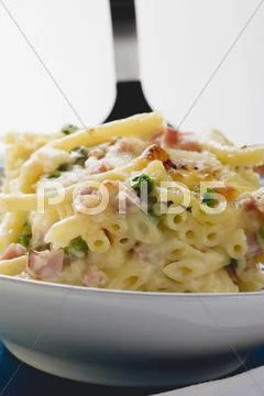 Macaroni gratin with ham and peas Stock Photos