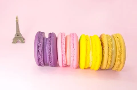 Macarons and Eiffel Tower 스톡 사진