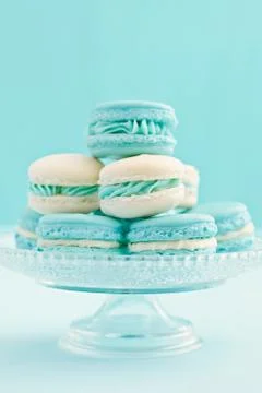 Macarons on cake stand Foto stock