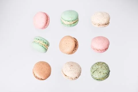 Macarons cake, top view flat lay, fly falling macaroon background Foto stock
