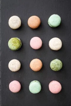 Macarons cake, top view flat lay, pattern macaroon on black background 스톡 사진
