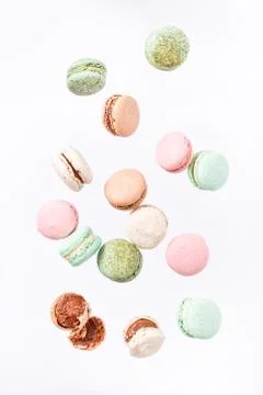 Macarons cake, top view flat lay, fly falling pattern macaroon 스톡 사진