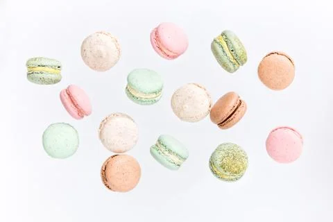 Macarons cake, top view flat lay, fly falling pattern macaroon 스톡 사진