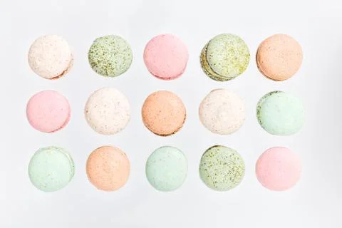 Macarons cake, top view flat lay, fly falling pattern macaroon 스톡 사진