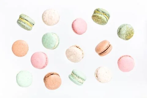 Macarons cake, top view flat lay, fly falling pattern macaroon 스톡 사진