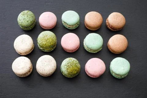 Macarons cake, top view flat lay, pattern macaroon, black background 스톡 사진