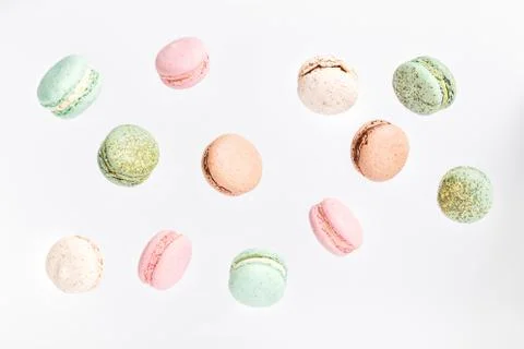 Macarons cake, top view flat lay, fly falling pattern macaroon 스톡 사진