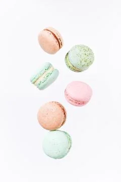 Macarons cake, top view flat lay, fly falling pattern macaroon 스톡 사진