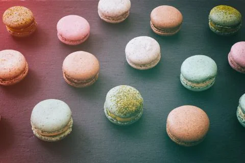 Macarons cake, top view flat lay, pattern macaroon, black background 스톡 사진