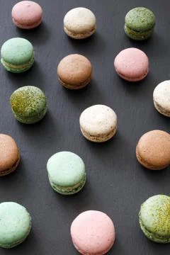 Macarons cake, top view flat lay, pattern macaroon, black background 스톡 사진