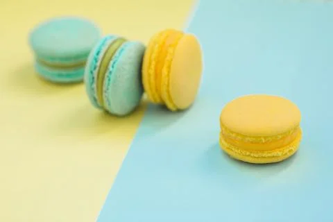 Macarons cake, top view flat lay, handmade pattern on yellow and blue backgro 스톡 사진