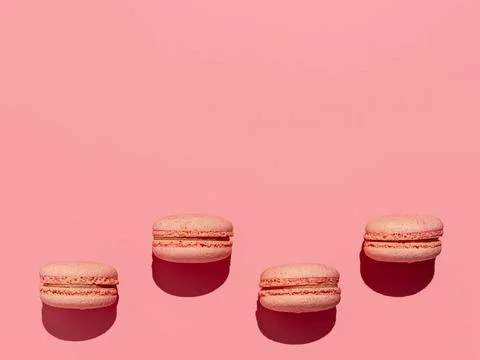 Macarons on pink, copy space, hard light Pink macarons with copy space. Ro... Fotos Stock
