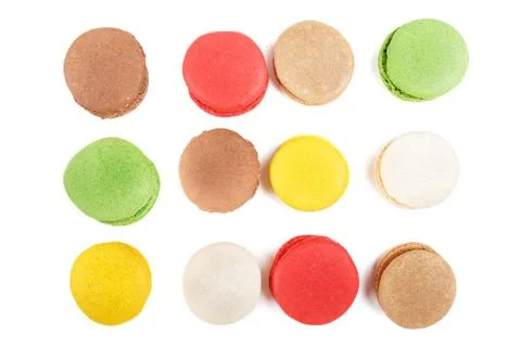 Macarons on a white background. Many colored macaroons top view. Stockfoto's