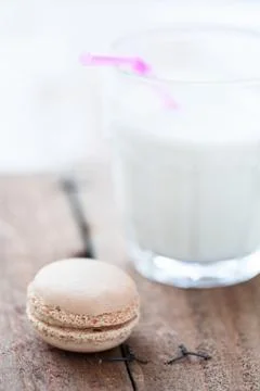 Macaroon and milk Foto stock