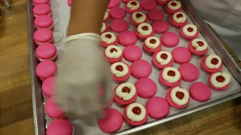 Macaroon assembly wide shot pink Vídeos de archivo 50804100