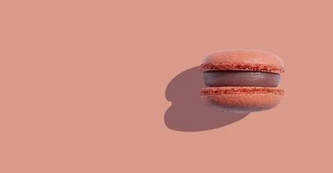 Macaroon on a coral background - place for text - banner 스톡 사진