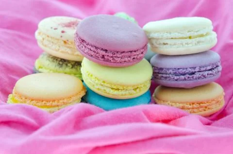 Macaroon on pink Stockfoto's