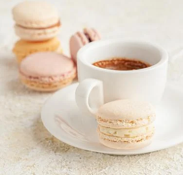 Macaroon is on a plate. In the background, cups with coffee. And macaroons la Stock Photos