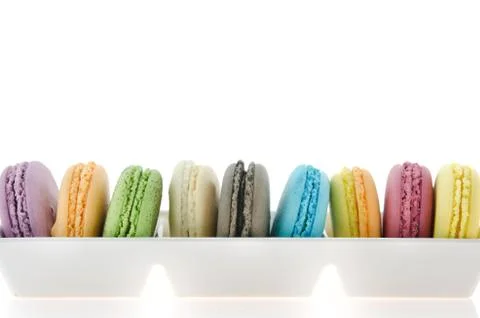 Macaroons in bowl Stock-Fotos