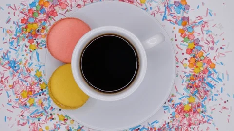 Macaroons with coffee in white cup are rotating on white background. Stock Footage 107186327