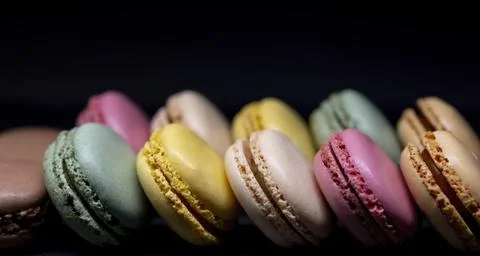 Macaroons of different colors on a black background Foto stock