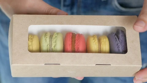 Macaroons presented inside the box Video stock 114024184