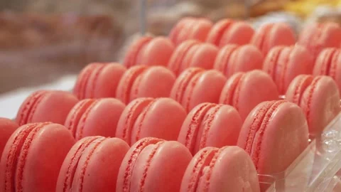 Macaroons on the shelf at the store. Video stock 232753603