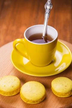 Macaroons with tea Foto stock
