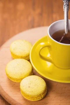 Macaroons with tea Foto stock