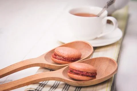 Macaroons with tea 스톡 사진