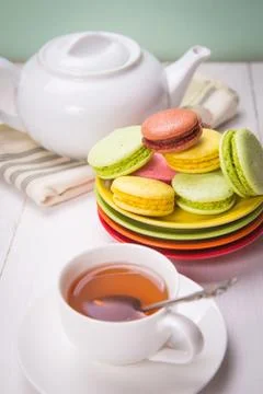 Macaroons with tea Foto stock