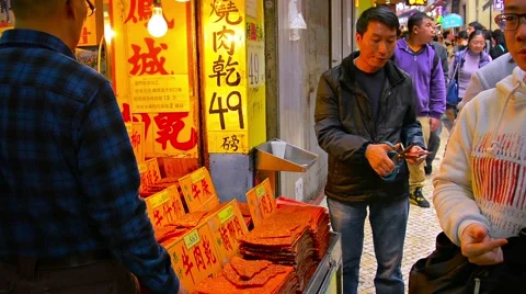 MACAU, CHINA - CIRCA JAN 2015: Vendor cuts off samples of a product for passe 스톡 동영상 49933250