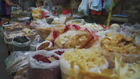 Macau - Closeup of assorted dried produce at a street market Vidéo 159201646