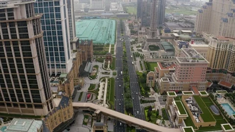 Macau Cotai Strip Backward Flight Exposing Paris Londoner Eiffel Resorts Video stock 327556693