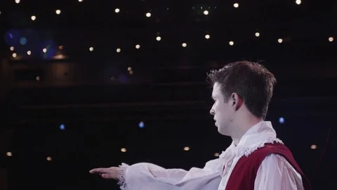 Macaw flying to the tamer 스톡 동영상 72608070