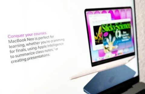 Macbook neo screen displaying a website info 스톡 사진