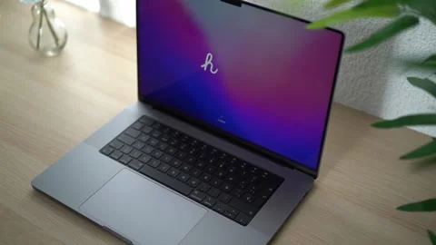 Macbook pro m1 max unboxing hola Stock Footage 167357038