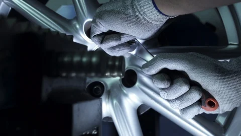 Machanic using allen key on a wheel Video stock 86090542