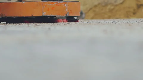 The machine automatically mashes the seams with sand Vídeos de archivo 195697352