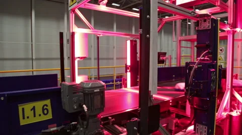 Machine for bar code scanning correspondence with a moving conveyor belt 스톡 동영상 50906958