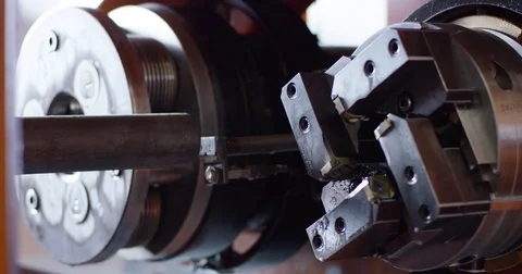 Machine being cleanded 動画素材 81991156