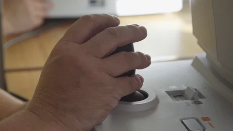 A machine being operated Vídeos de archivo 84756362