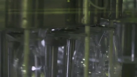 Machine for bottling milk at dairy 库存影片 70473141