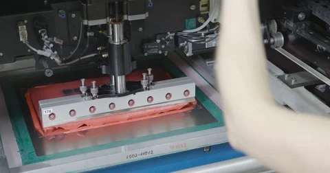 Machine causes the pink sealant on PCB Vidéo 73501890