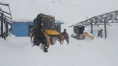 Machine clearing the snow and making way to rescue peoples. 스톡 동영상 121793211
