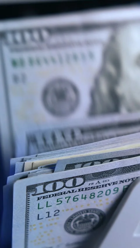 Machine counting us dollar bills in high speed motion for financial banking.. Stock Footage 337633889