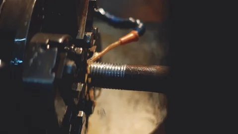 The machine cuts the thread Vidéo 90742356