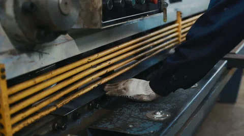 Machine cutting metal sheet in factory 스톡 동영상 58065461