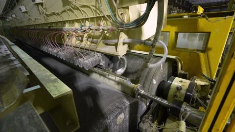 A machine for cutting rolls of white paper. Paper production Stockbeeldmateriaal 301495036