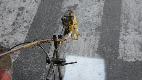 Machine eject on road traffic sign painting. Vidéo 123934609